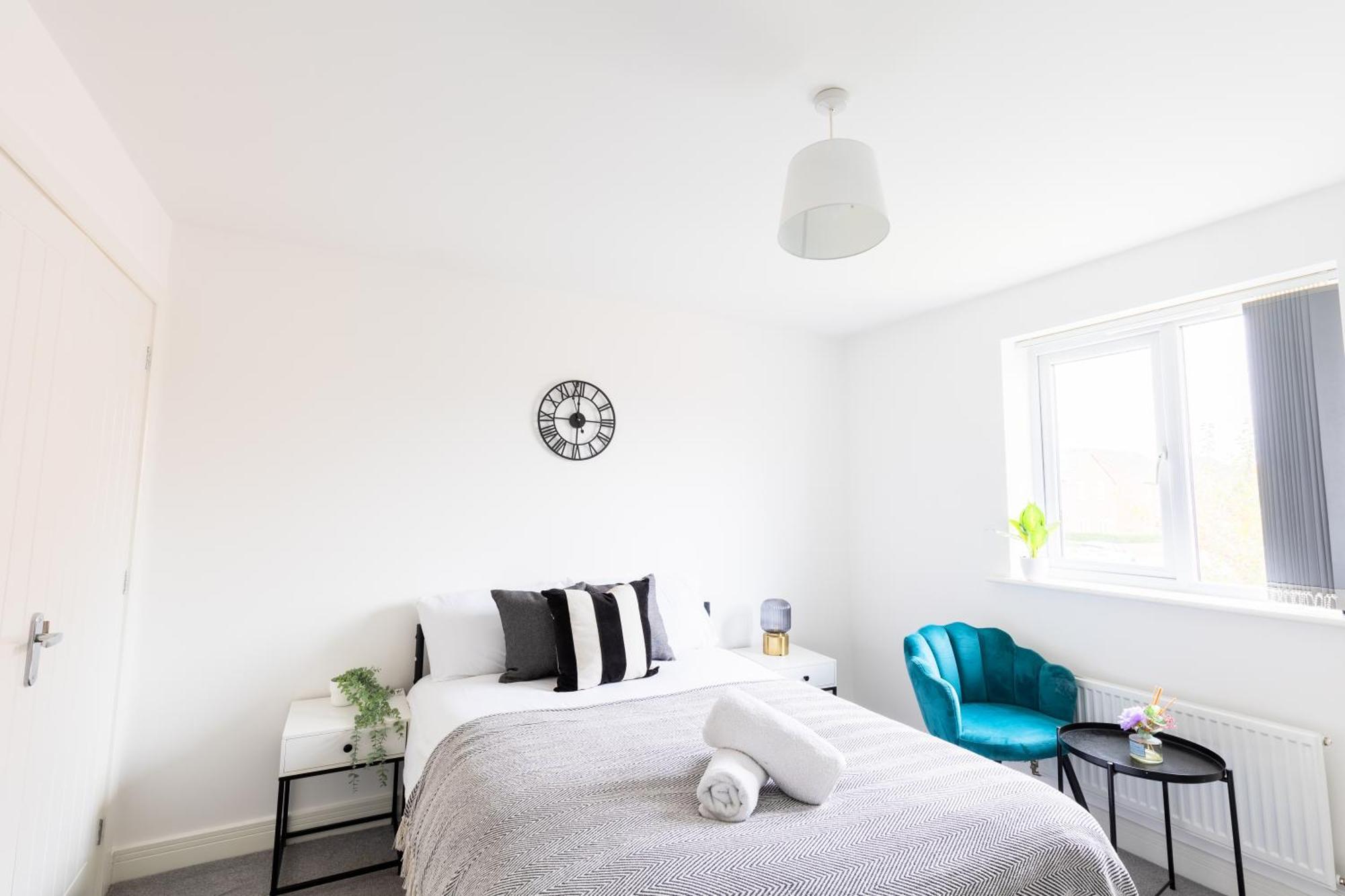 Spacious 4-Bedroom Home Near City Centre With Parking นอตติงแฮม ภายนอก รูปภาพ