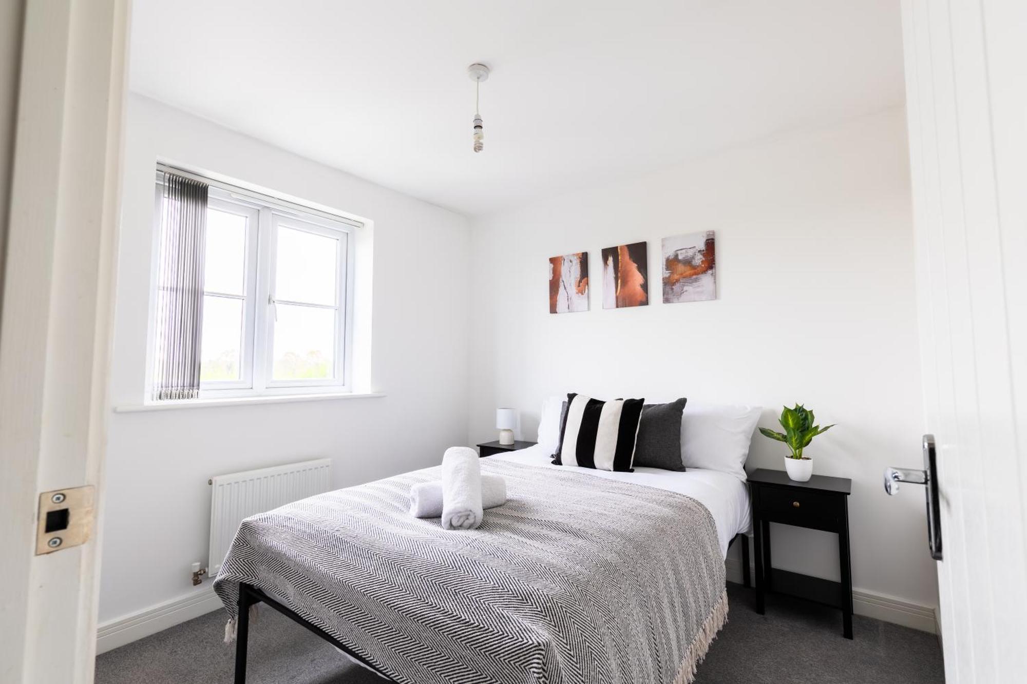 Spacious 4-Bedroom Home Near City Centre With Parking นอตติงแฮม ภายนอก รูปภาพ