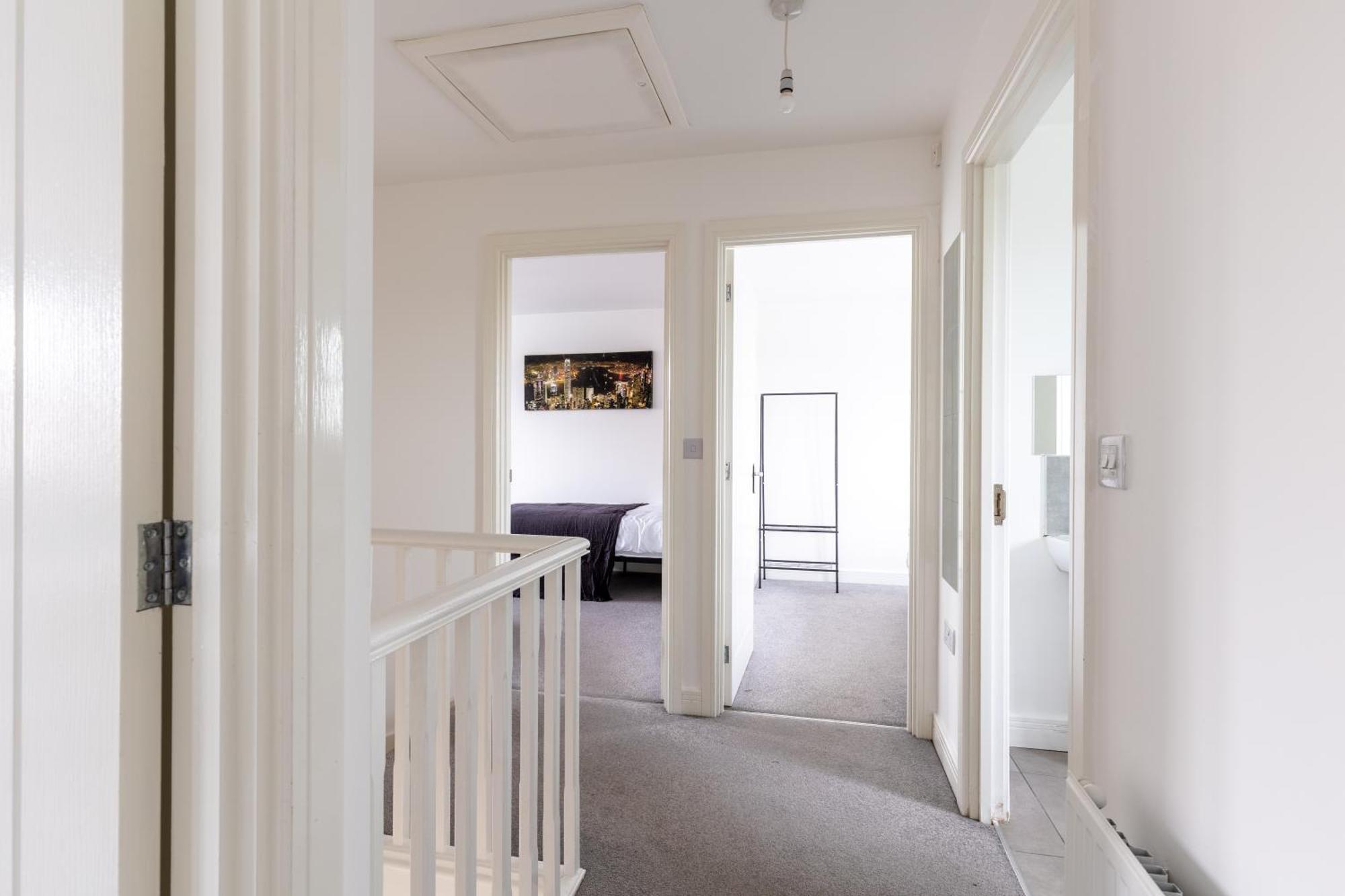Spacious 4-Bedroom Home Near City Centre With Parking นอตติงแฮม ภายนอก รูปภาพ