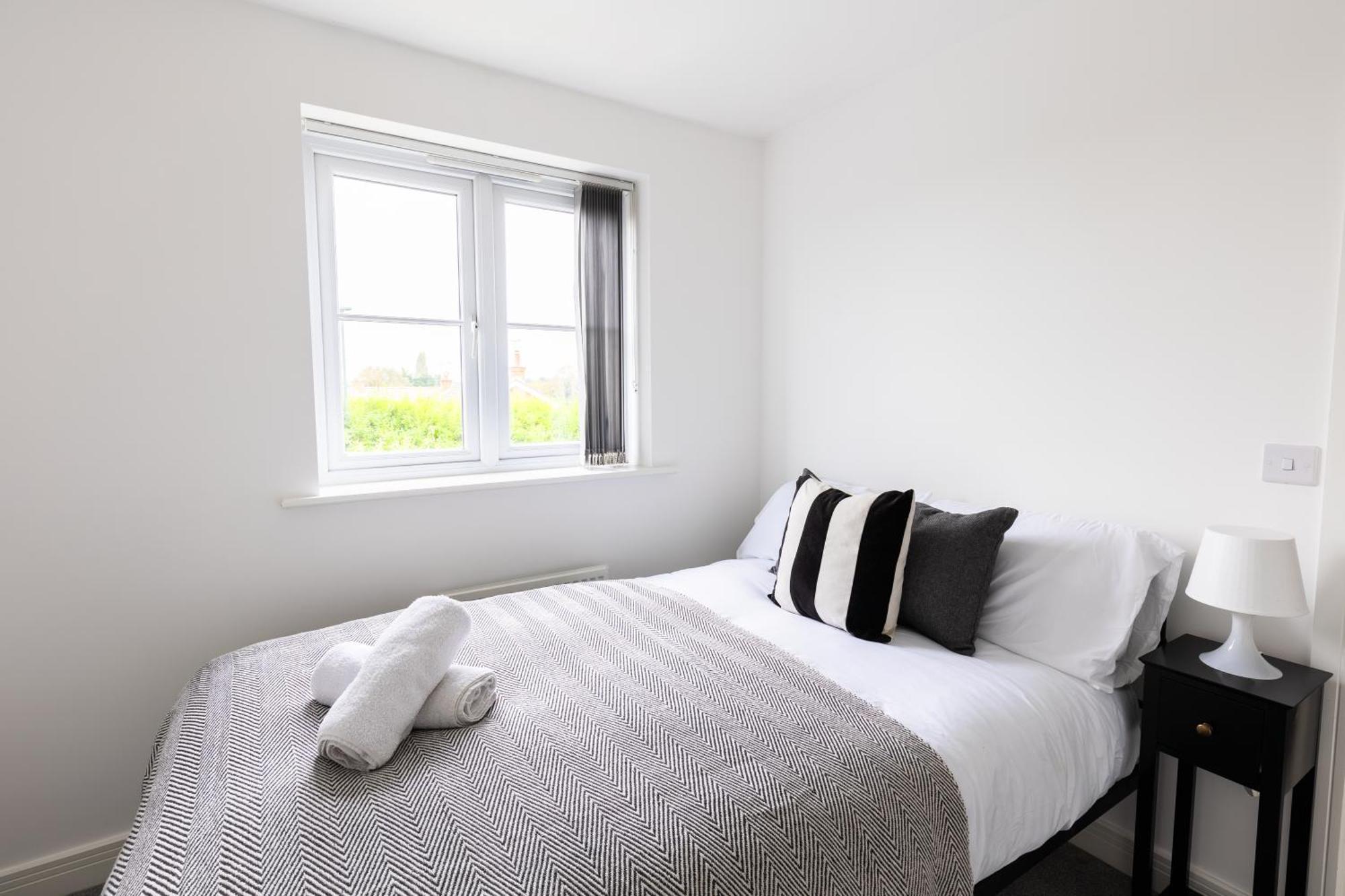 Spacious 4-Bedroom Home Near City Centre With Parking นอตติงแฮม ภายนอก รูปภาพ