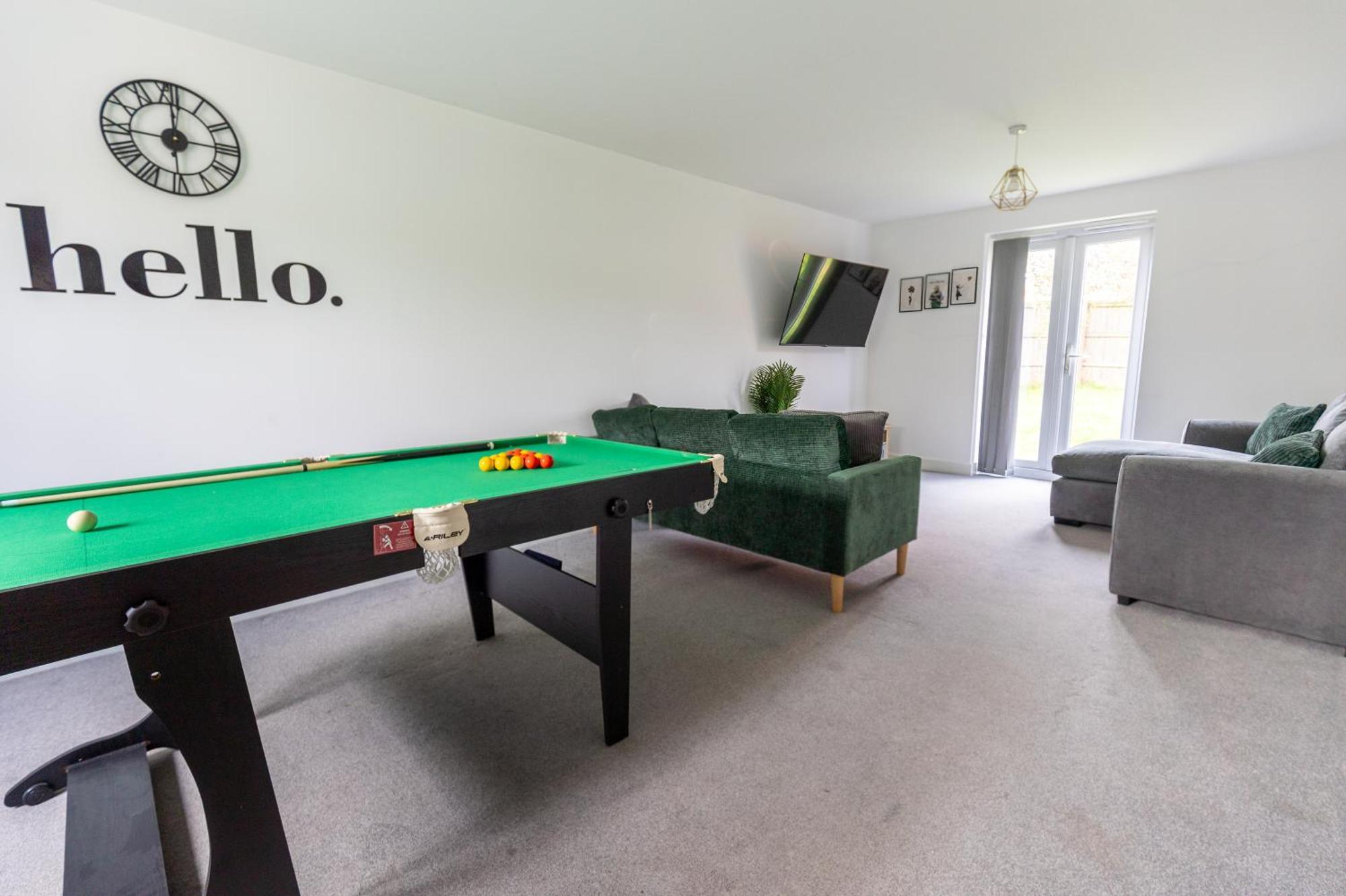 Spacious 4-Bedroom Home Near City Centre With Parking นอตติงแฮม ภายนอก รูปภาพ